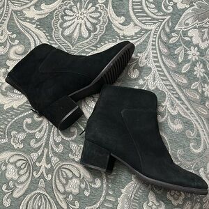 Sued ankle boot’s